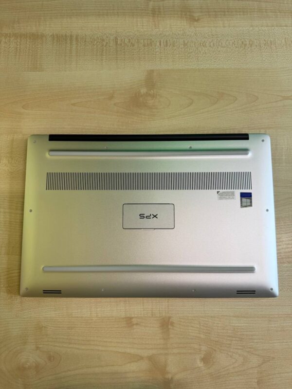 DELL XPS 15 7590