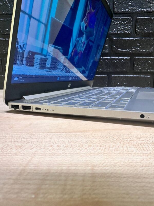 Сенсорний ноутбук HP Laptop 15-dw (ТР)