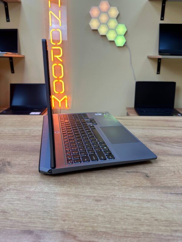 Lenovo LOQ 15ARP9 (TP)