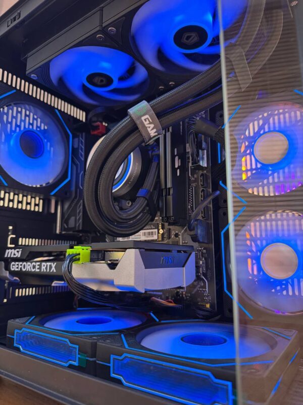 ПК "Strong Qube" / Ryzen 5 8400F / RTX5060 / 32GB DDR5 (ТР)