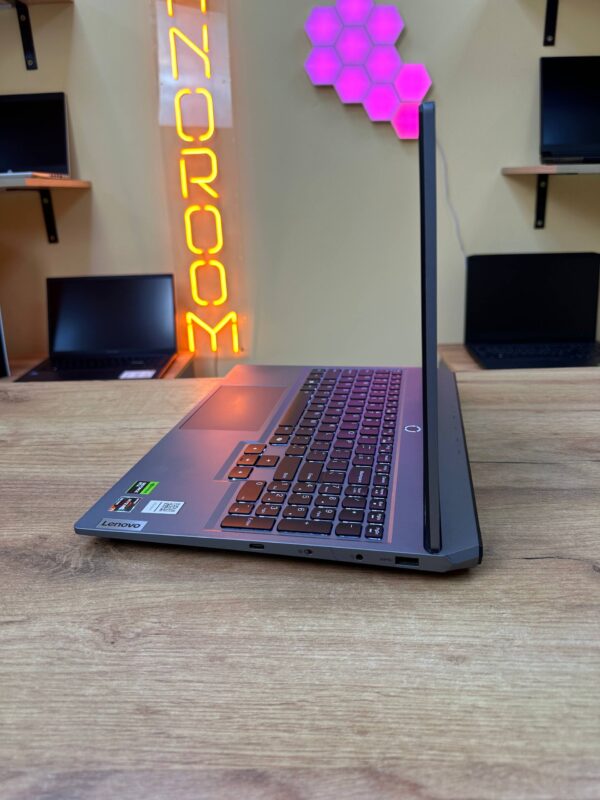 Lenovo LOQ 15ARP9 (TP)
