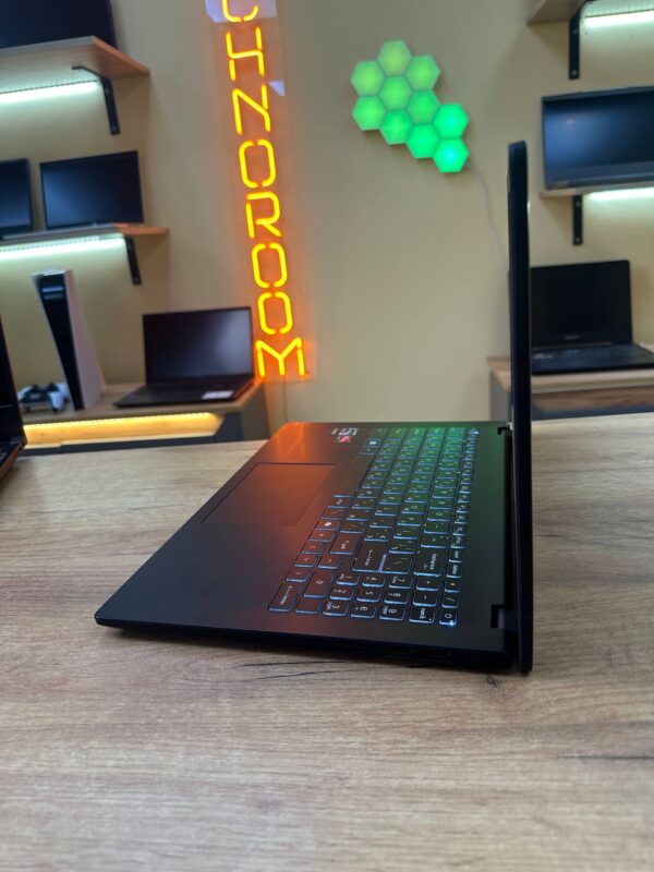 MSI Modern 15 B7M / Ryzen 5 7430U / 16GB RAM / 512GB SSD (TP)