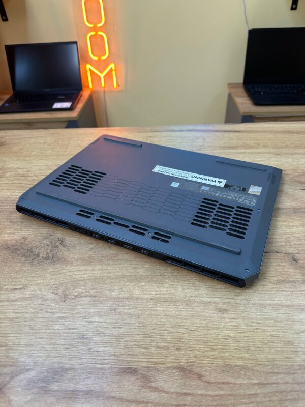 Lenovo LOQ 15ARP9 (TP)