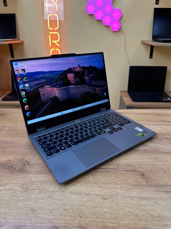 Lenovo LOQ 15ARP9 (TP)